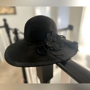 🖤BCBGMAXAZRIA🖤Elegant Black Women's Hat with Floral Accent